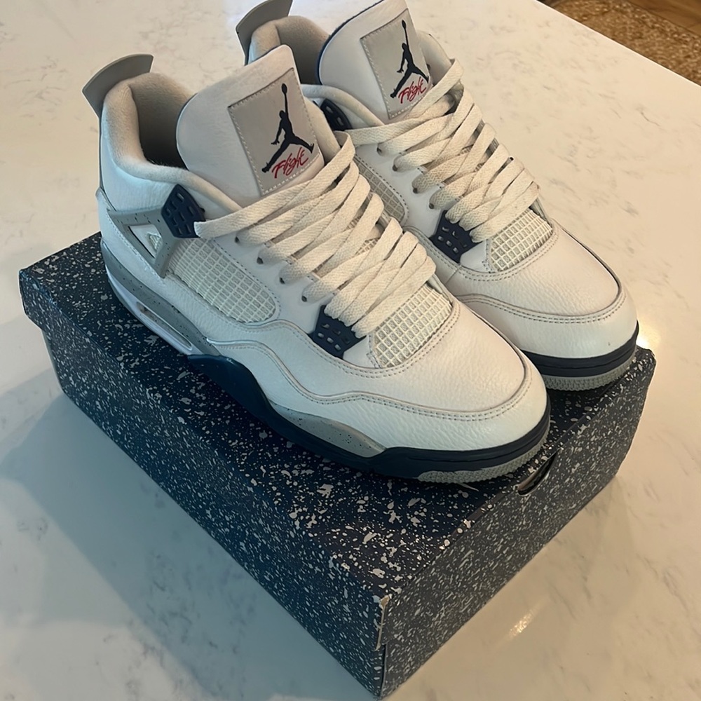 Jordan 4 “Midnight Navy”